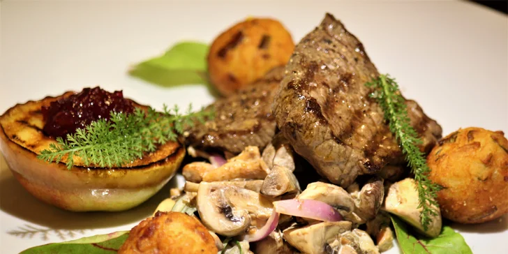 Zimní tříchodové menu: husí paštika, jelení medailonky a crème brûlée