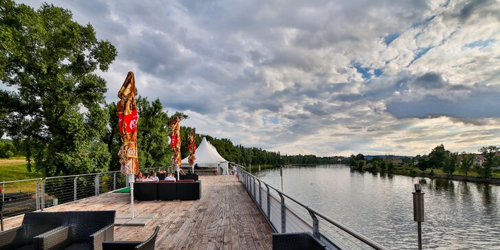 Nevšední romantika na Vltavě: letní pobyt pro 2 s polopenzí a wellness na lodi