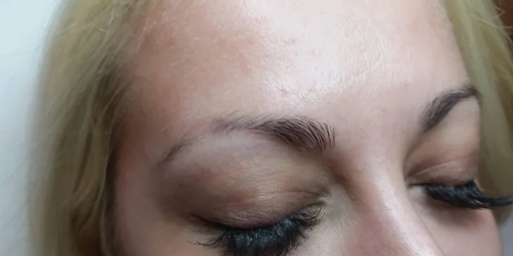 Permanentní make-up: Krásné obočí díky metodě 3D vláskování