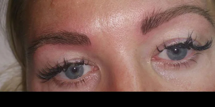 Krásné obočí díky metodě 3D vláskování