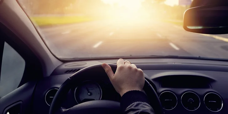 Instalace protislunečního pruhu na čelní sklo i tónování autoskel zadní části vozu