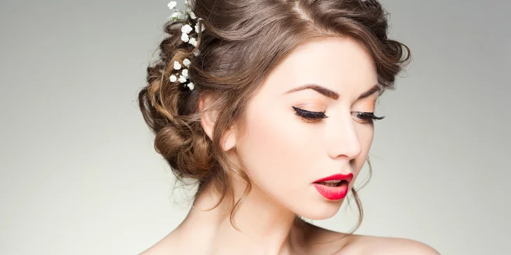 Permanentní make-up pro bezchybný vzhled: Úprava obočí, linek i rtů