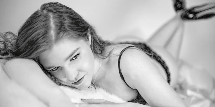 Fotografování v ateliéru či exteriéru až pro 4 osoby + nástěnné kalendáře