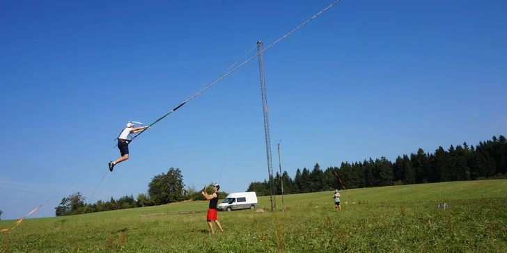 Napumpujte si do těla dávku adrenalinu: Nechte se vystřelit z lidského praku