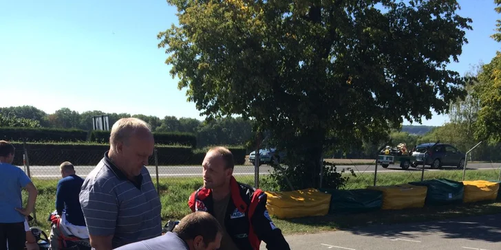 Nesmazatelný zážitek z rychlosti: Jízda v závodním motokárovém supersportu