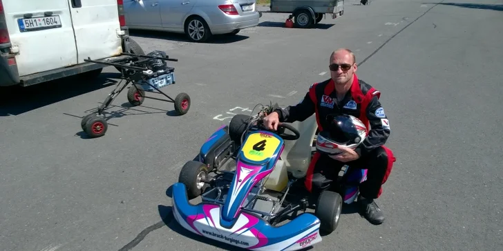 Nesmazatelný zážitek z rychlosti: Jízda v závodním motokárovém supersportu