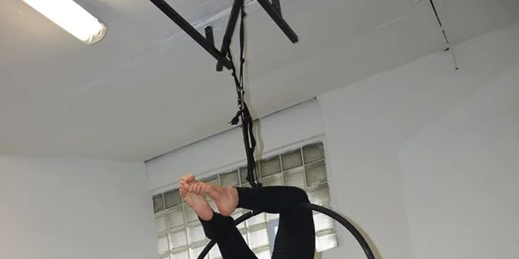 Vyzkoušejte něco nového: Nedělní dopolední kurzy Aerial sportů