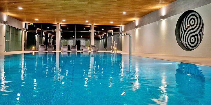 Aktivní relax v novém hotelu u Olomouce: Sport, wellness i polopenze pro dva