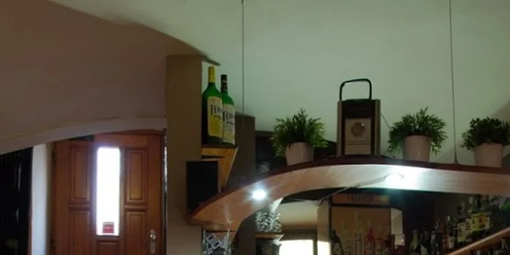 Půlkilová porce tataráku s křupavými topinkami