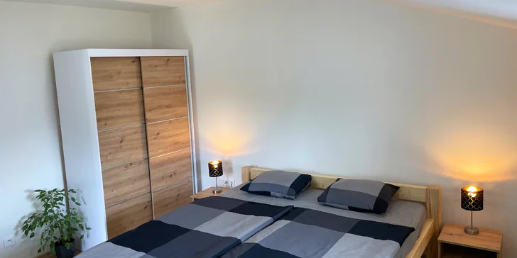 Čeká na vás maximální komfort až pro 5 osob, o který se postarají dvě samostatné ložnice.