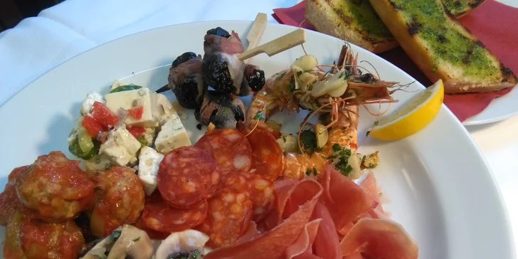 Španělské 4chodové menu pro 2 osoby – tapas, ryby, steaky, sýry i dezerty