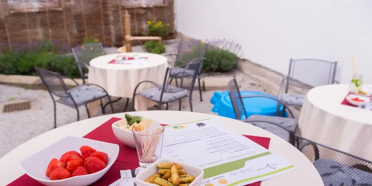 Romantické posezení pro dva: soukromá degustace vín a občerstvení při svíčkách