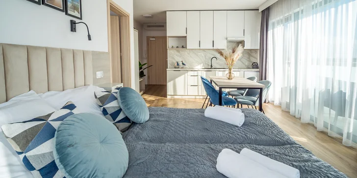 V moderných apartmánoch sa pohodlne vyspí pár cestovateľov aj celá rodina.