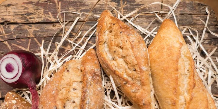 Kvalitní svačina: Velká a malá farmářská bageta z čerstvých surovin a nápoj