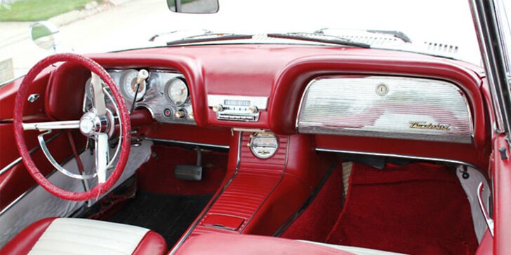 Nezapomenutelná jízda v legendárním kabrioletu Ford Thunderbird '59
