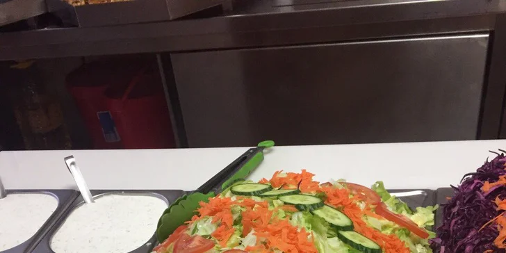 Chuť Turecka v krabičce Döner Box: kebab, hranolky a salát s dresinkem