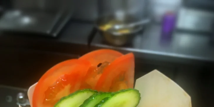 Chuť Turecka v krabičce Döner Box: kebab, hranolky a salát s dresinkem