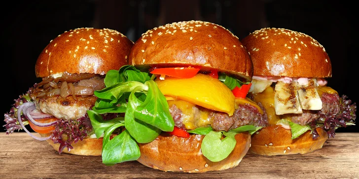 Burger s vůní dálek, steakové hranolky a vánoční speciál pro 1 či 2 jedlíky