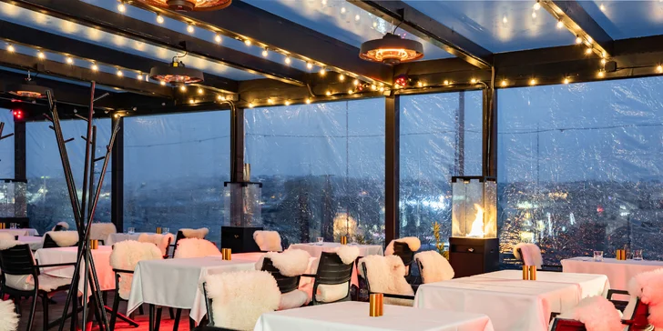 Pytloun Sky Bar & Restaurant Prague se nachází na střeše hotelu na Václavském náměstí.