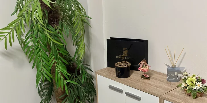O maximální uvolnění se postará teplý vlasový zábal a jemné relaxační techniky. 