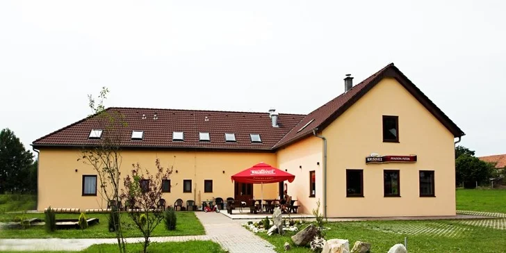 Relax pro 2 na vsi u královského města Písek s bazénem, vířivkou a saunou