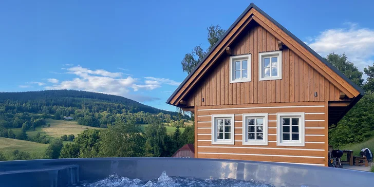 Nová roubenka vč. vířivky na Benecku s výhledem na Krkonoše až pro 8 osob
