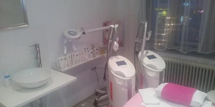 1 + 1 aplikace profesionálních 3D objemových řas v Salónu krásy SI