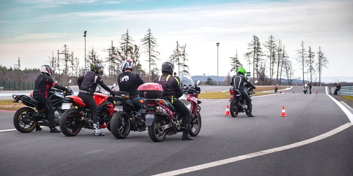 Kurz zdokonalení jízdy na motorce na nejmodernějším polygonu v Evropě