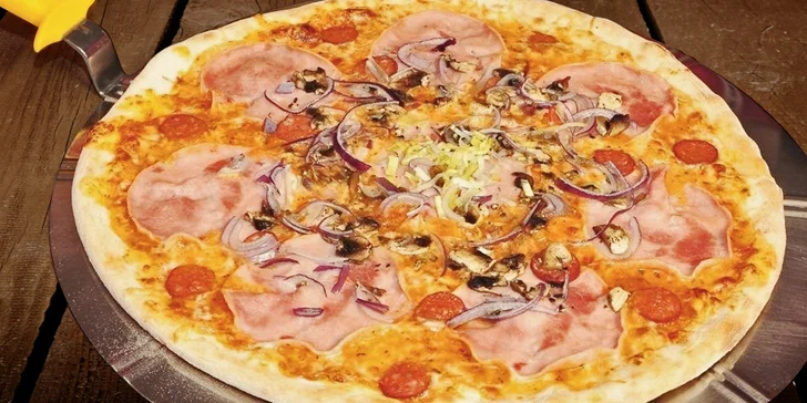 Italská klasika: 2 čerstvě nazdobené pizzy s průměrem 32 cm nebo 45 cm