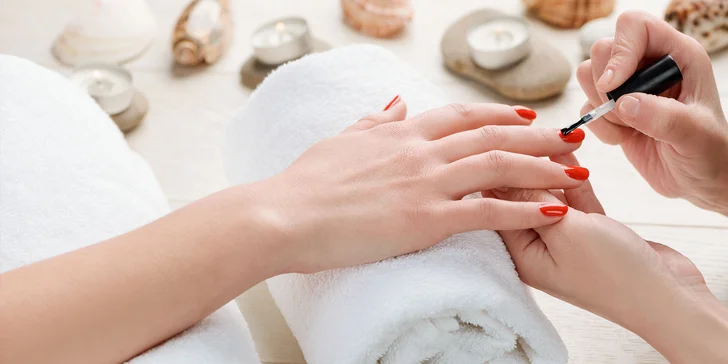Dokonalá japonská manikúra či CND Shellac v salóne IRIS
