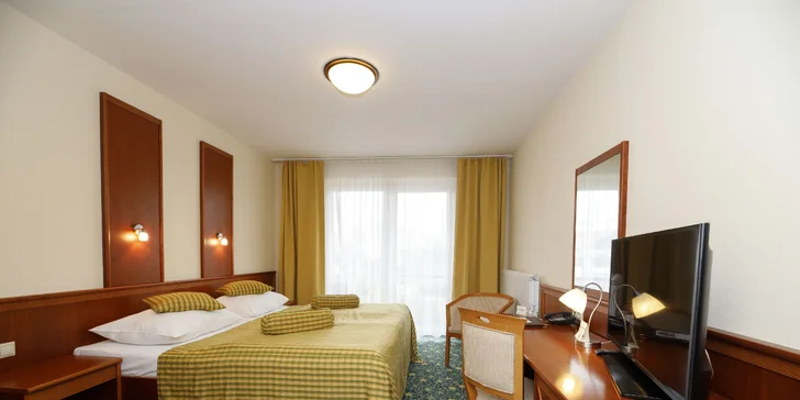 Dle zvolené varianty pro vás připraví dvoulůžkový pokoj nebo rodinný apartmán.