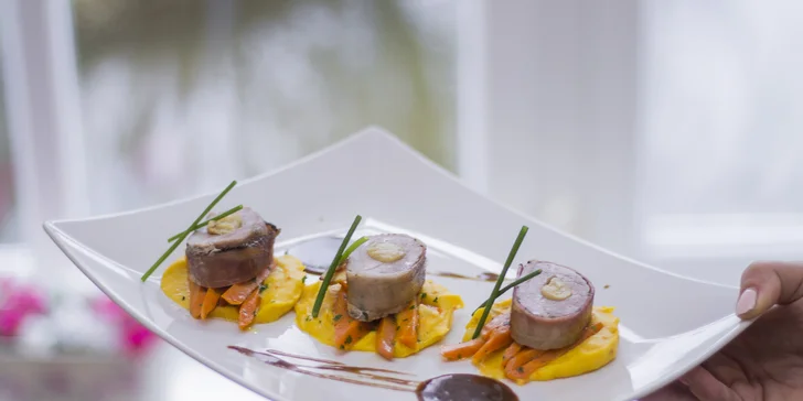 Zážitek z moderní gastronomie: Luxusní čtyřchodové degustační menu pro 2 osoby