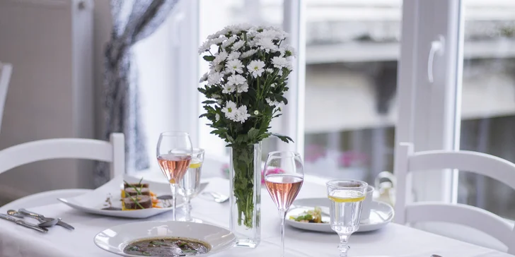 Zážitek z moderní gastronomie: Luxusní čtyřchodové degustační menu pro 2 osoby