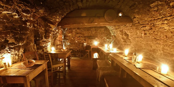 Hromada masa, domácí chléb, pivo a 3 hodiny zábavy ve středověké krčmě