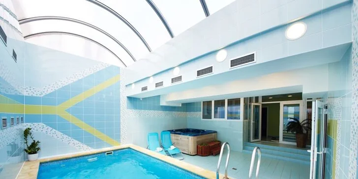 Luxusní romantický pobyt v Hluboké pro dva: Snídaně, skvělé menu i wellness