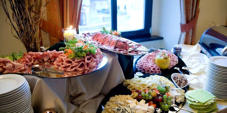 Luxusní romantický pobyt v Hluboké pro dva: Snídaně, skvělé menu i wellness
