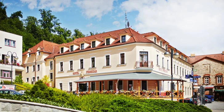 Romantický pobyt pro dva hned pod zámkem Hluboká: snídaně, skvělé menu i wellness