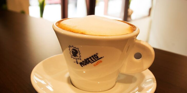 Poseďte v Cafe Napoleon: Italská káva, domácí dort a voda s ovocem pro dva