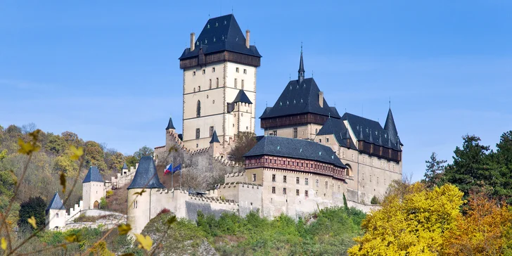 V podhradí Karlštejna: Příroda, klid a spousta turistických zajímavostí v okolí