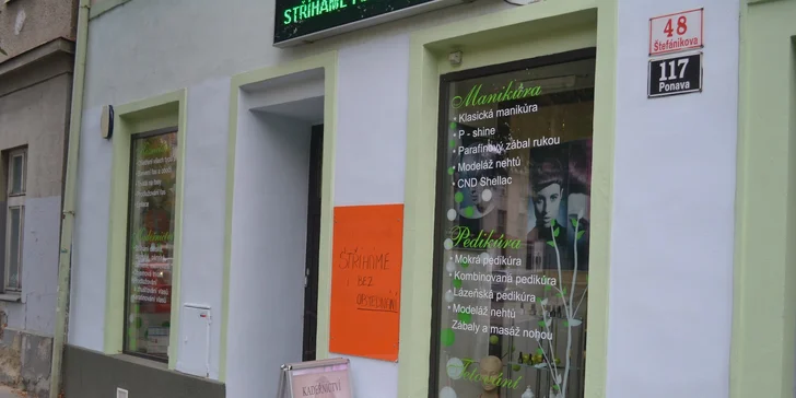 Střih s blond melírem pro všechny délky vlasů