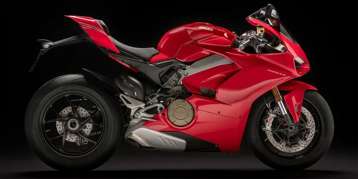 Zažijte adrenalinovou jízdu na závodní Ducati: 40 minut nebo 8 hodin