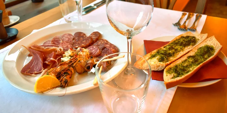 Všechny chutě Španělska: tapas, sýry, hovězí steak či kachní prso a dezert pro 2