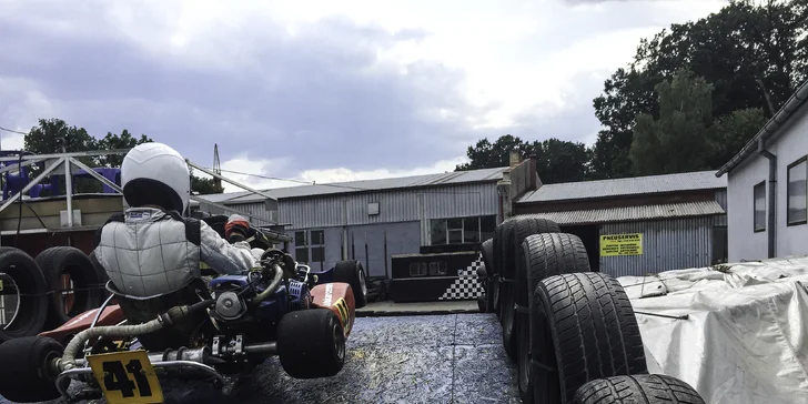 Šlápněte na to: Až 45 minut adrenalinové jízdy v motokáře na vymakané trati