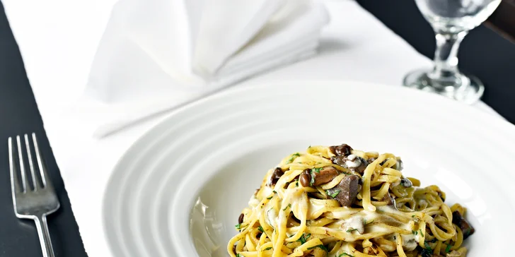 Potěšte poukazem do Lodní restaurace: Lahůdky z nabídky v hodnotě 500 Kč