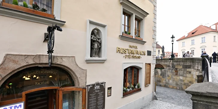 Valentýn na Malé Straně: tříchodové menu podle výběru i s lahví vína pro 2 osoby
