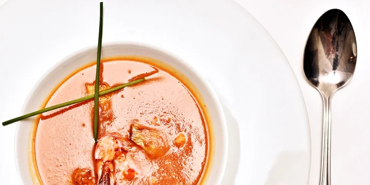 Vyladěné menu U Tří pštrosů: humří krém a candát či panenka sous-vide pro 2