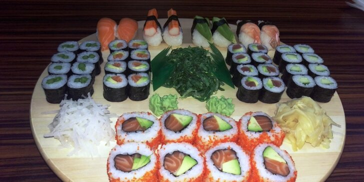 Hostina ve jménu exotiky a zdravých lahůdek: Sushi sety plné 48 skvělých kousků