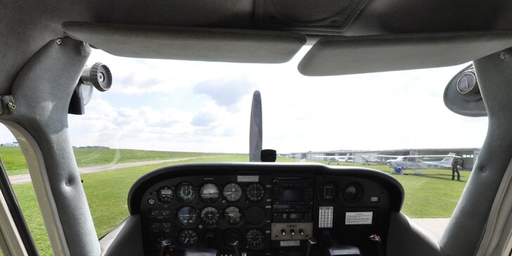 Půlhodinový vyhlídkový let nad Brnem pro 2–3 pasažéry s možností pilotování