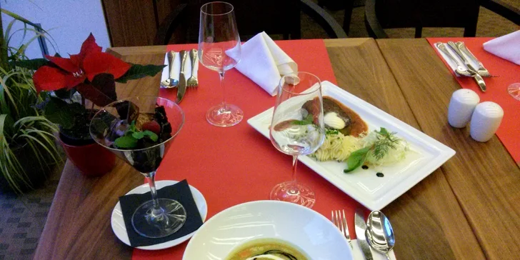4chodové menu pro dva: V hlavní roli steak i svěží dezert s lesním ovocem