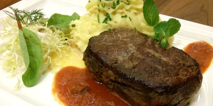 4chodové menu pro dva: V hlavní roli steak i svěží dezert s lesním ovocem